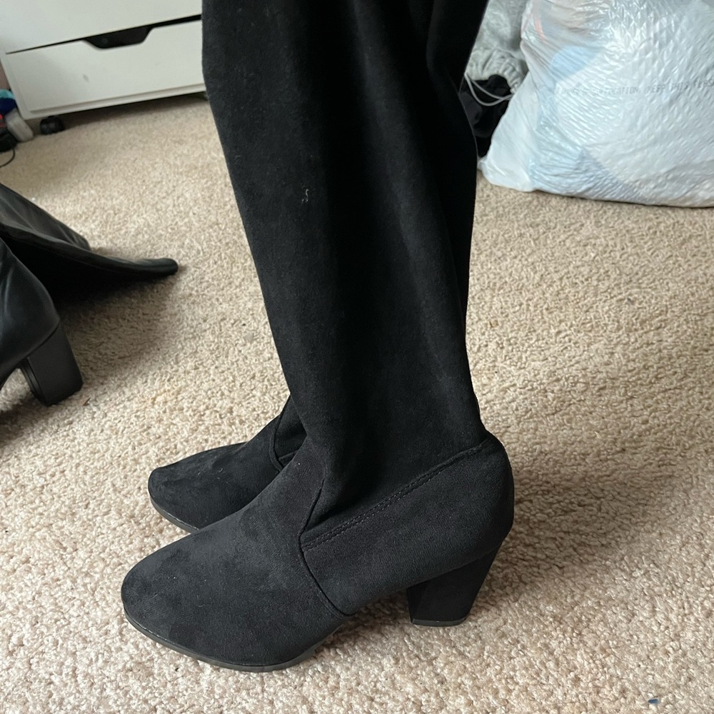 Marshalls Black Heeled Boots Sleek Design
